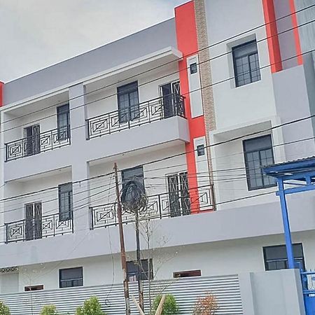 Mahkota Residence Mitra Reddoorz Karawang Exterior foto